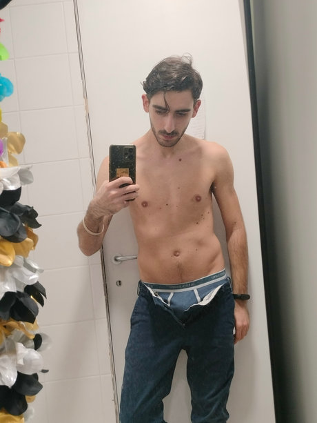 Sexy Bartender Leaks OnlyFans