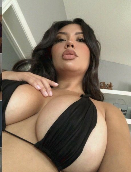 Priscilla Stephanie OnlyFans schlank