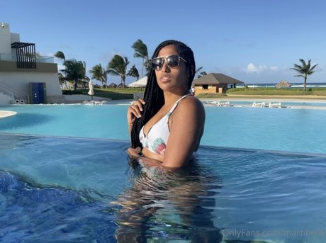 Marti Belle OnlyFans Leaj