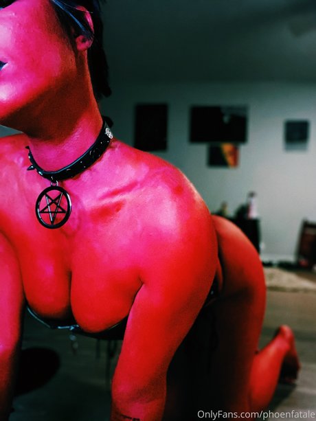 Phoenfatale Nacktpornos auf OnlyFans