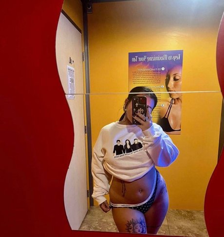 prinzessin ebenholz onlyfans Pornografie Selfie