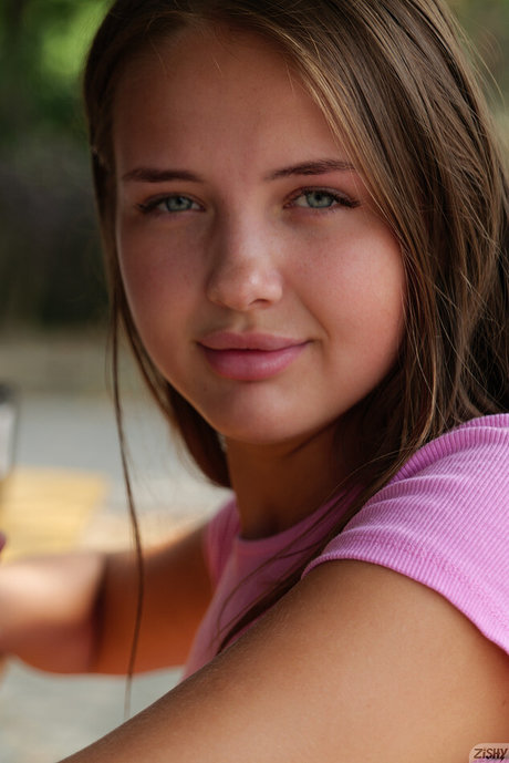 Olya Derkach OnlyFans geleakt