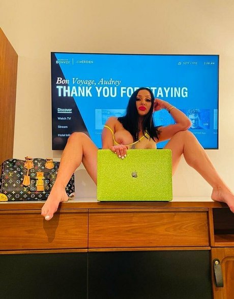 Audrey Bitoni OnlyFans Nacktbilder