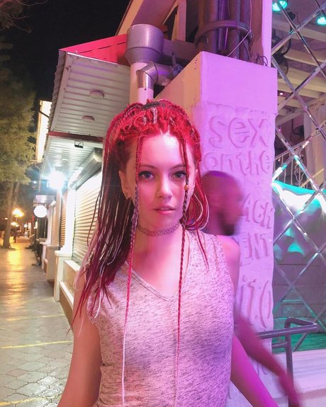 Lisyan Fox OnlyFans geleakte Brüste