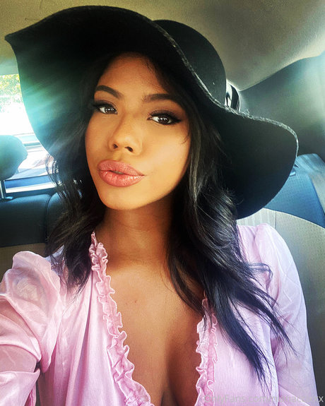 Nia Nacci Nacktbilder auf OnlyFans