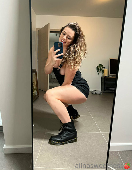alinasweetness OnlyFans schlank