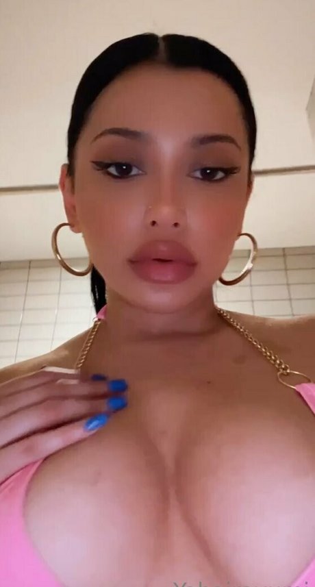 Yahaira Yumi Oben ohne OnlyFans