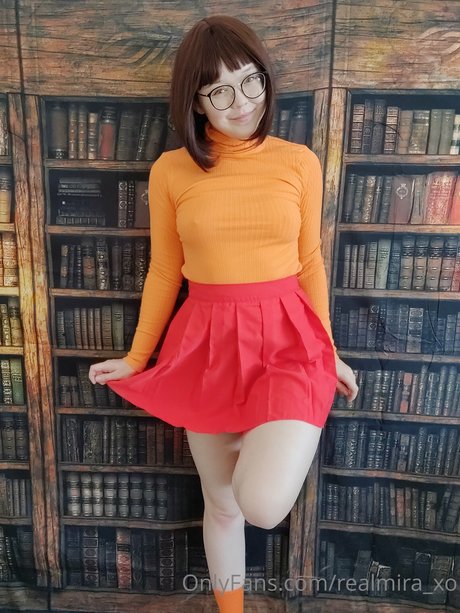 Mira xo OnlyFans Model Bilder