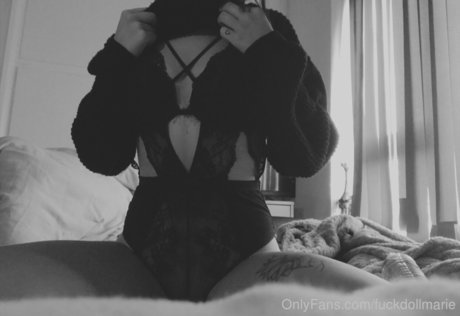 marie x Nackt auf OnlyFans Leaks