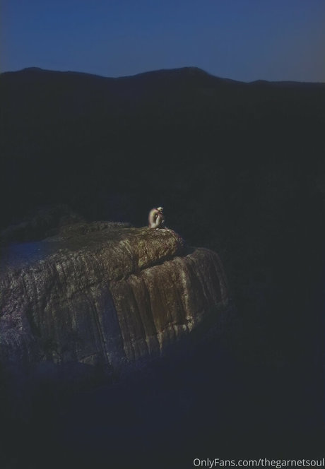thegarnetsoul OnlyFans Brüste Bild