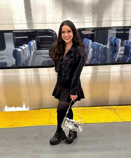 Obviously Queen OnlyFans Nackt