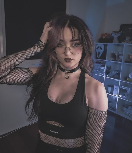 DeadlyKitten s Kofi OnlyFans-Inhalte