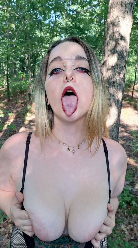 Izzysweettart OnlyFans Striptease