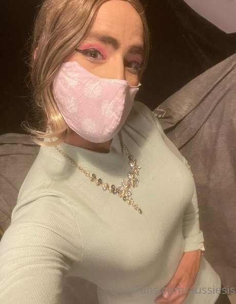 aussiesis OnlyFans Strip