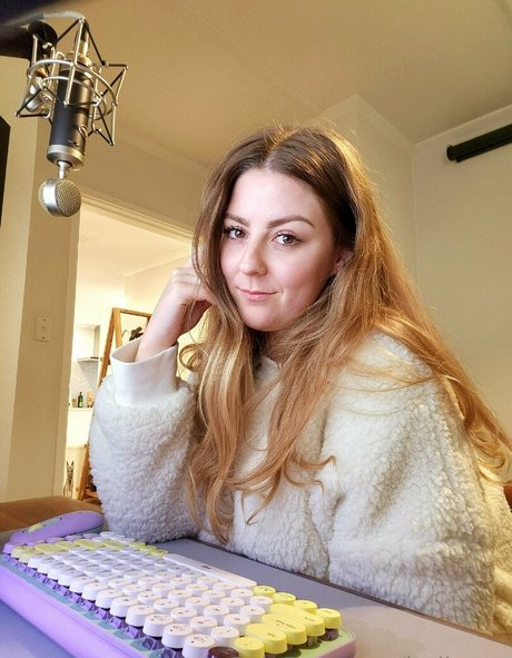 loripops Bilder OnlyFans