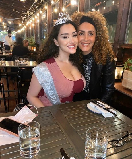 Olivia Hailey OnlyFans schlank