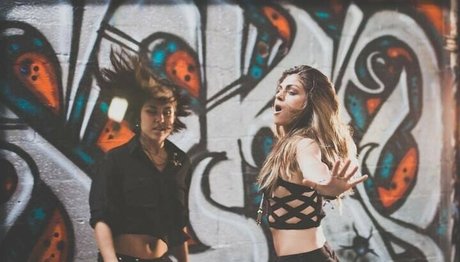 Krewella OnlyFans schlank