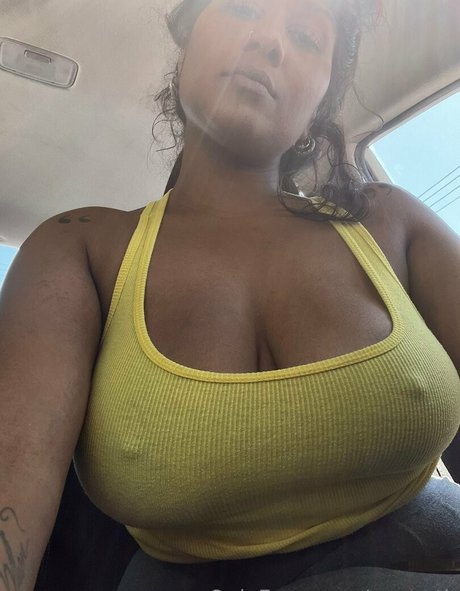 zeenath Brüste OnlyFans