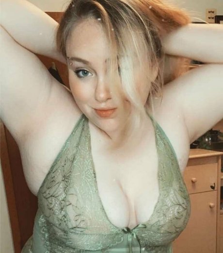 crow spit OnlyFans nackte Brüste