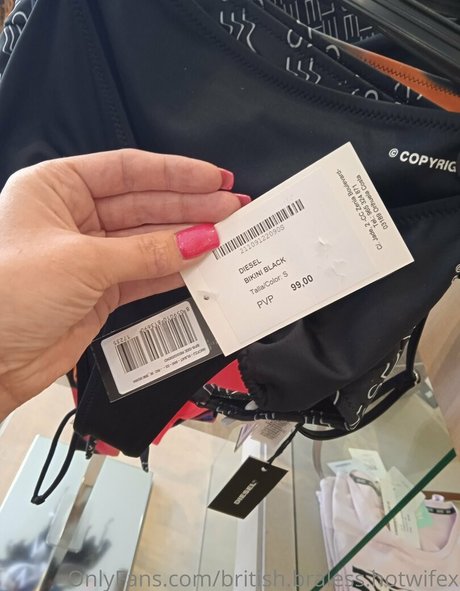 british braless hotwifex OnlyFans Bilder