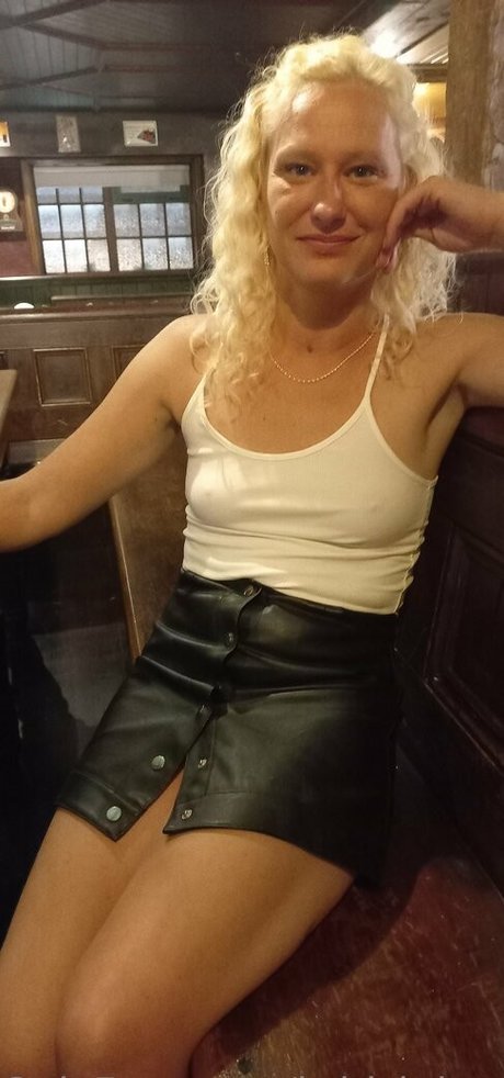 british braless hotwifex Neue OnlyFans Leaks