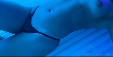 mommy liv OnlyFans-Bilder