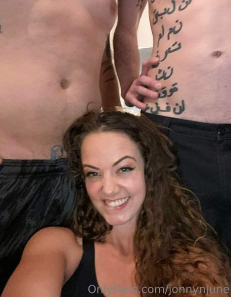 jonnynjune Oben ohne OnlyFans