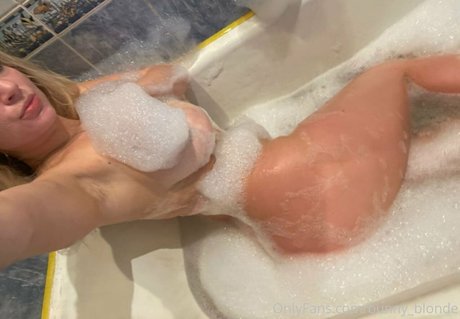 bunnyblondee Sex auf OnlyFans