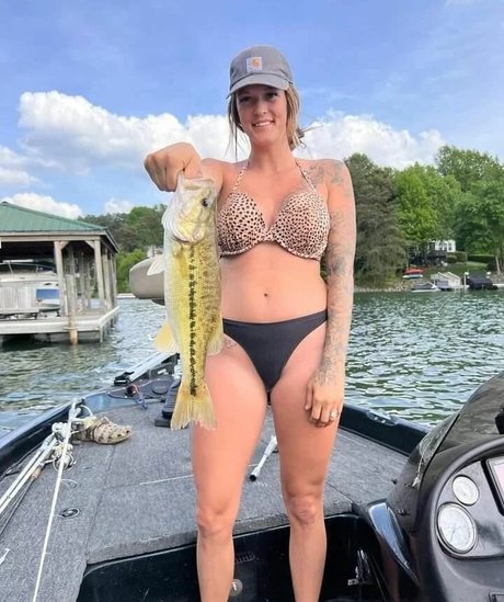 Hottest Fishing OnlyFans-Bilder
