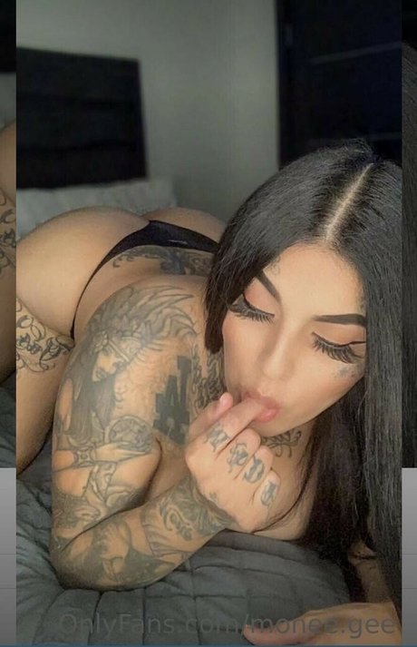 Monee gee OnlyFans Striptease