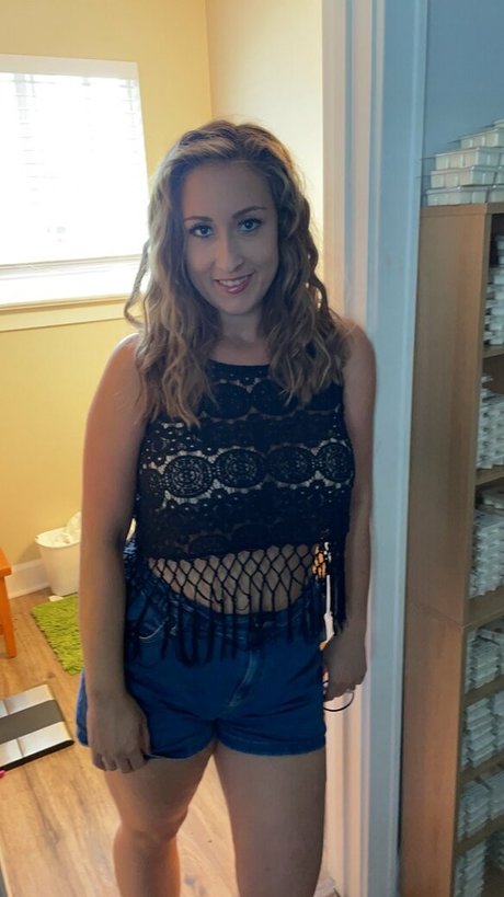 momdd1998 OnlyFans gratis