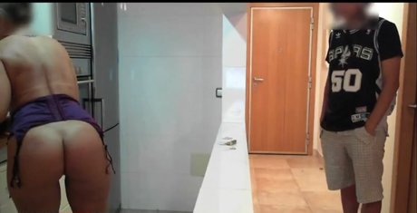 nakedpizzadelivery OnlyFans geleakte Brüste