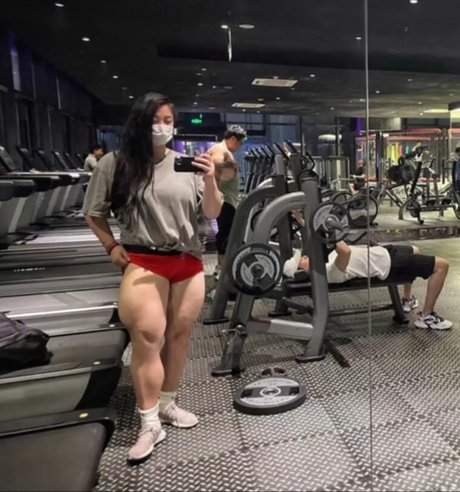 Guohui OnlyFans Lesbisch