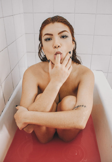 Ellora Haonne Nacktbilder von OnlyFans geleakt