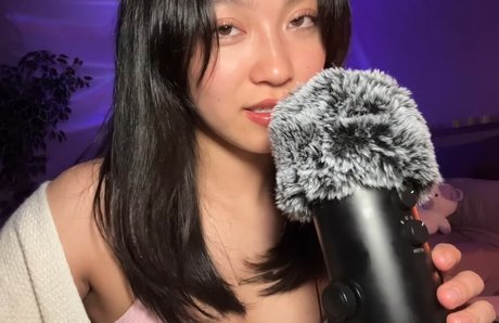 Cloud Crystal ASMR Model OnlyFans Foto