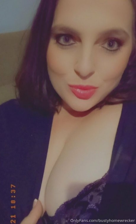 bustychelly OnlyFans-Leaks