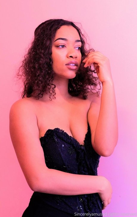 sincerelyamused OnlyFans Striptease