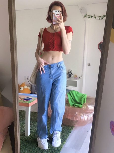 fullofbugss OnlyFans Bilder