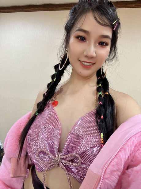 YY_ OnlyFans Model Bilder