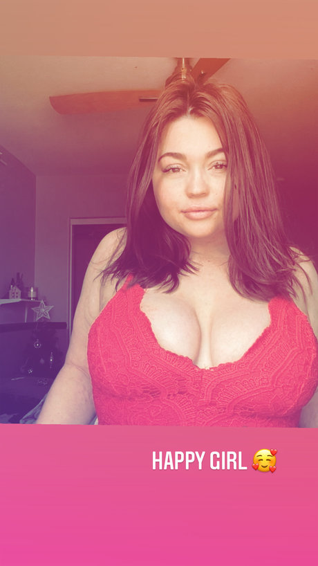 Paige Kiss Leak von OnlyFans Pornografie