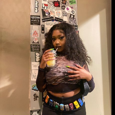 visions4u OnlyFans Striptease