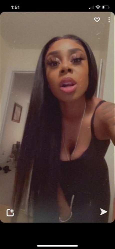 Divine B Neue geleakte OnlyFans-Inhalte