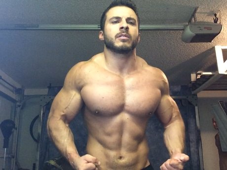 Master Fitt NurlyFans-Pornos