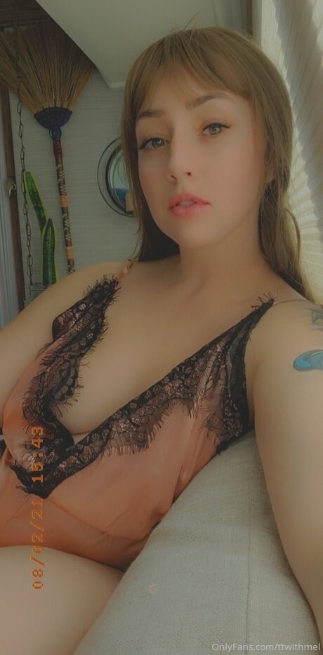 Topless talks with Mel OnlyFans Pornografie