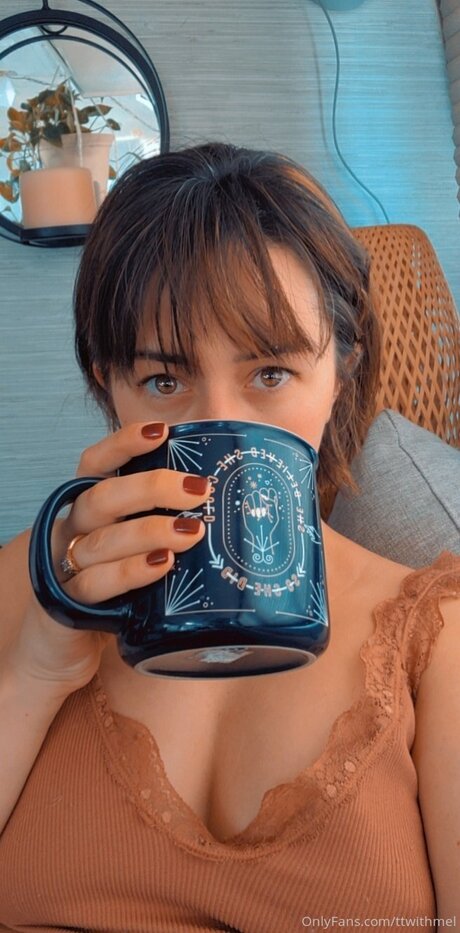 Topless talks with Mel Nacktbilder OnlyFans geleakt