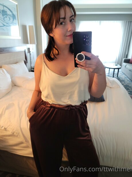 Topless talks with Mel OnlyFans Sextape