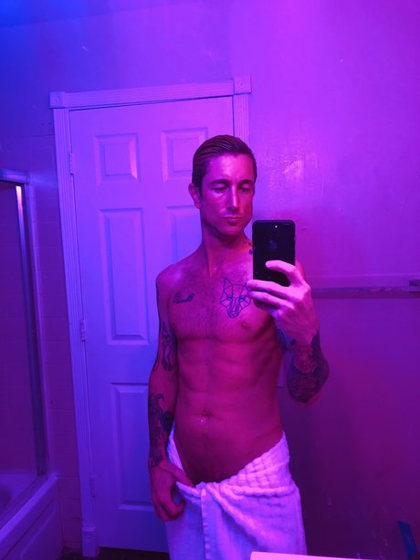 Hardin Wolf OnlyFans nackte Brüste