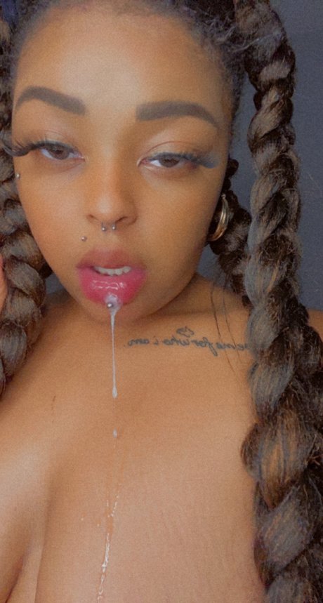 Dinerobaby OnlyFans nackte Brüste