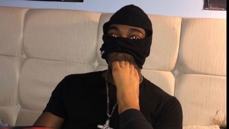 n va OnlyFans Nacktbilder