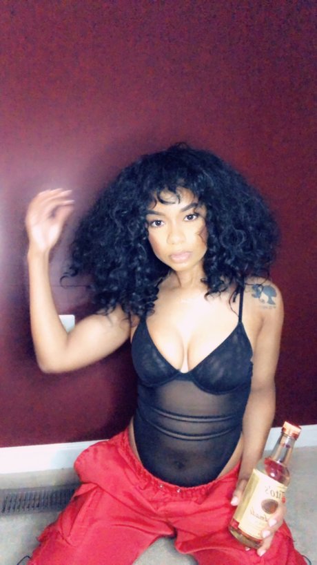 Paris Lavet OnlyFans Nacktbilder